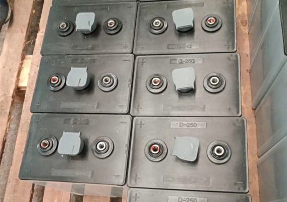 電動(dòng)叉車(chē)蓄電池都選用浮充充電